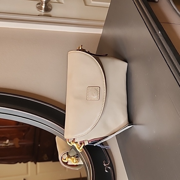 Dooney & Bourke Handbags - New!! Dooney & Bourke Crossbody